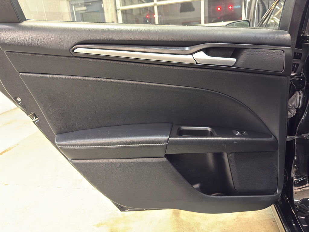 Used 2018 Ford Fusion Titanium AWD/4WD image 29