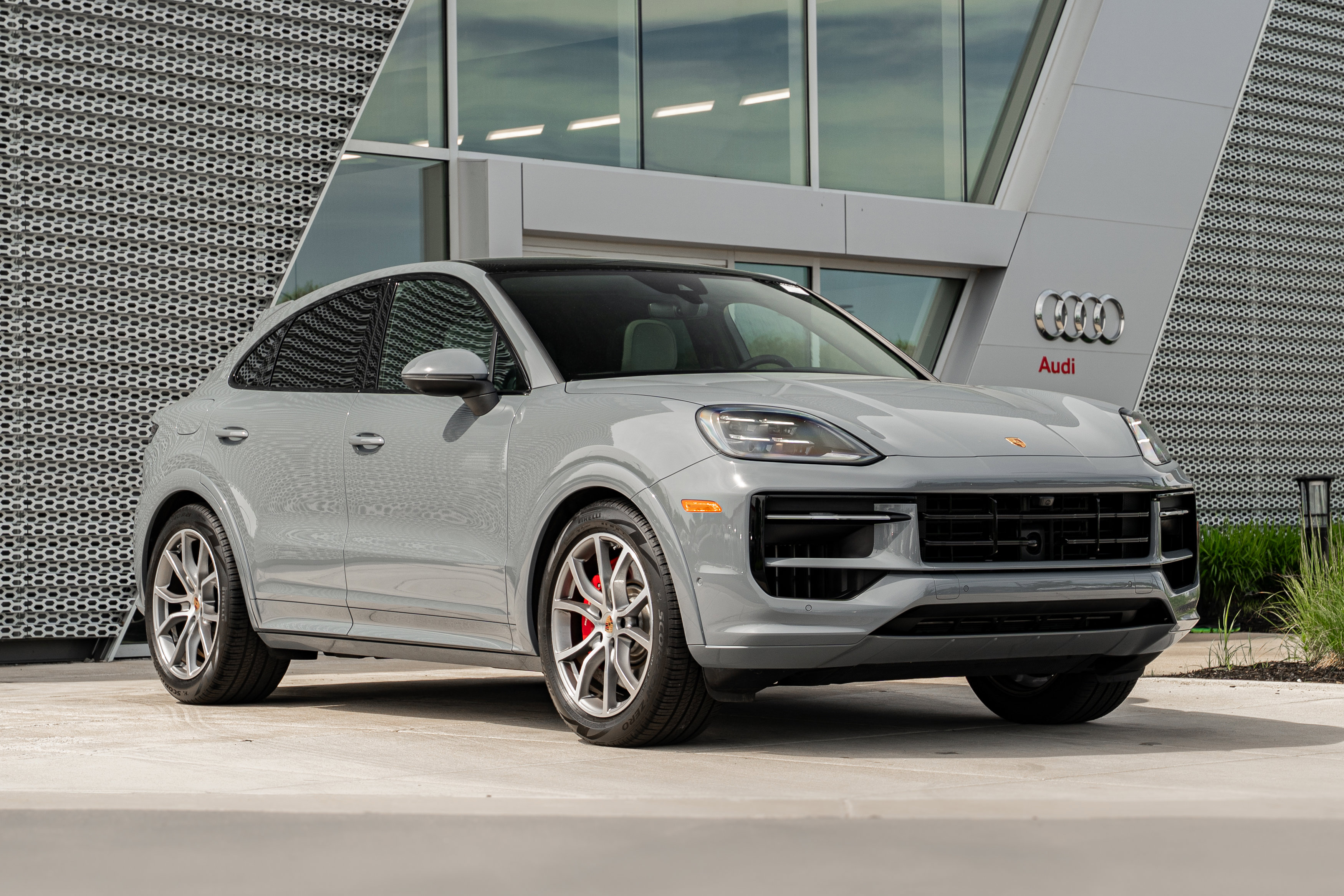 Used 2025 Porsche Cayenne S AWD/4WD video 1