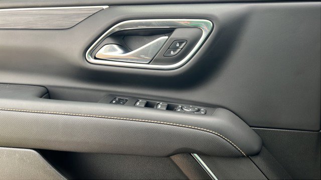 Used 2023 GMC Yukon XL SLT w/ SLT Luxury Package image 14