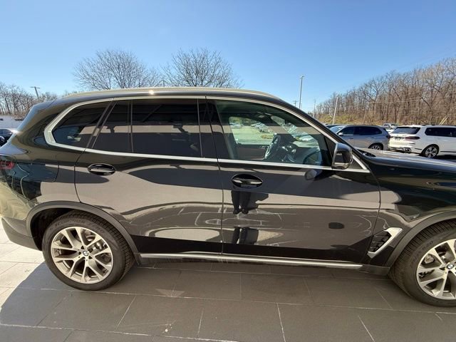 Used 2026 BMW X5 xDrive50e image 4