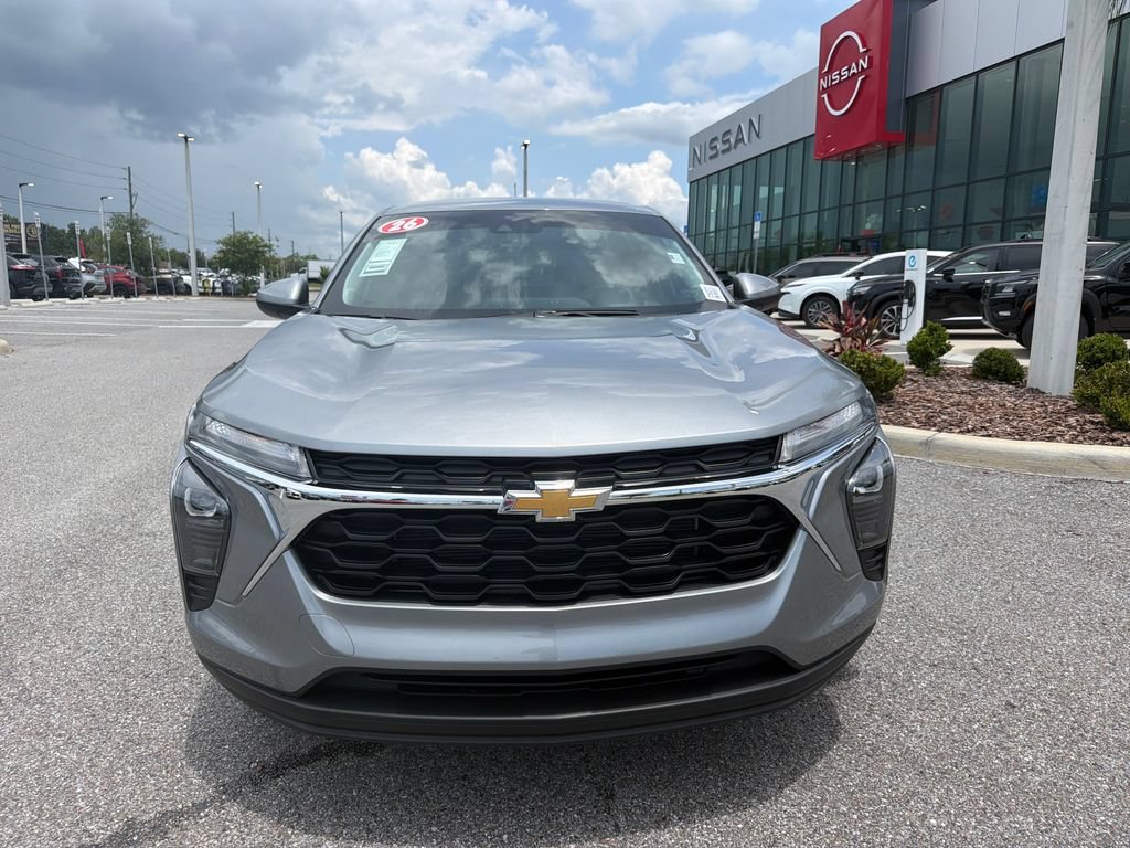 Used 2026 Chevrolet Trax LS w/ LS Convenience Package FWD image 2