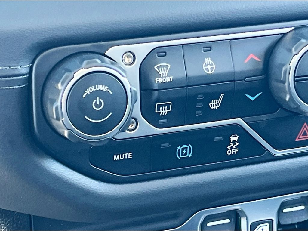 Certified 2025 Jeep Wrangler Unlimited Sahara w/ Safety Group AWD/4WD image 19