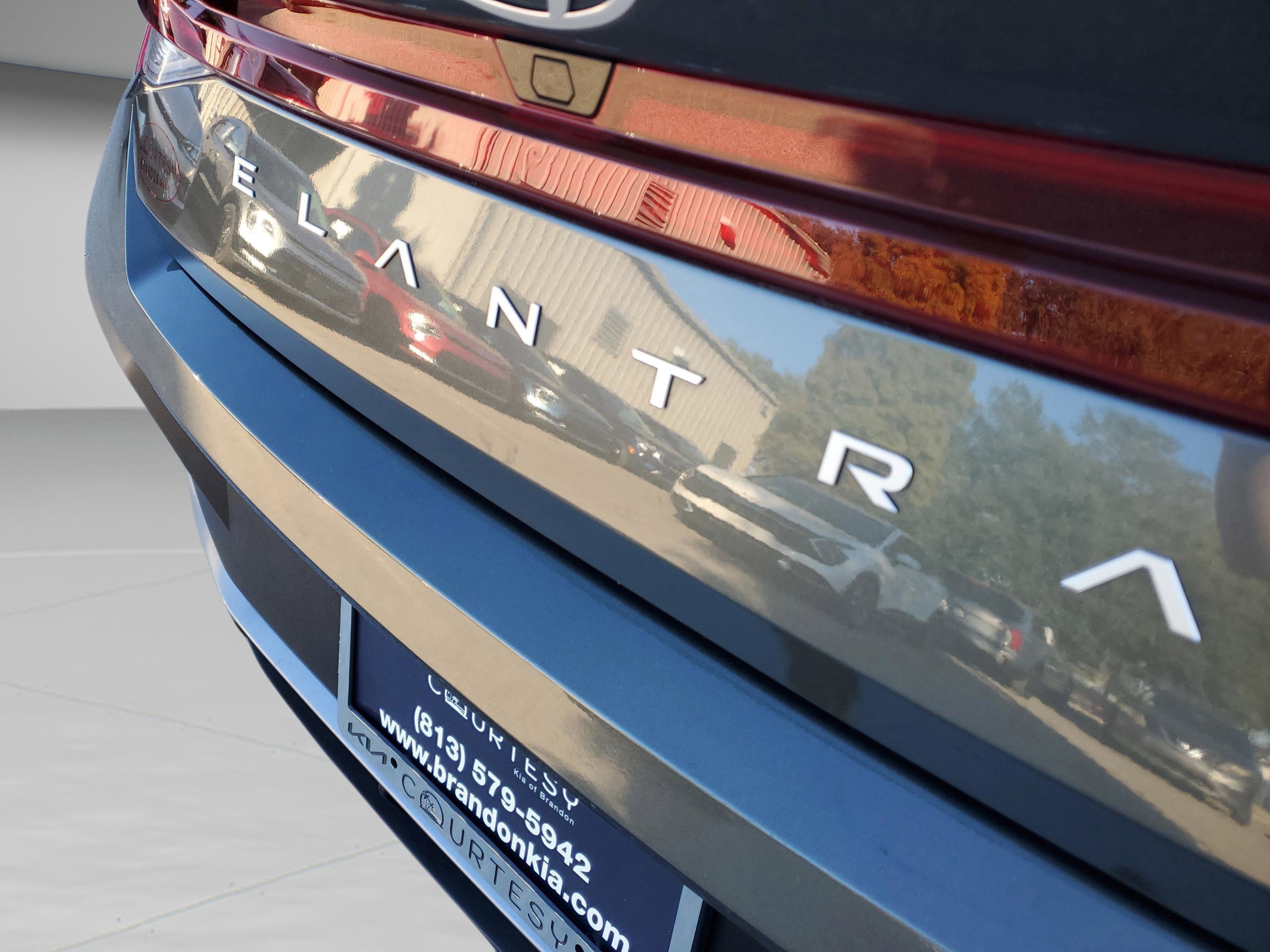 Used 2024 Hyundai Elantra SEL image 28