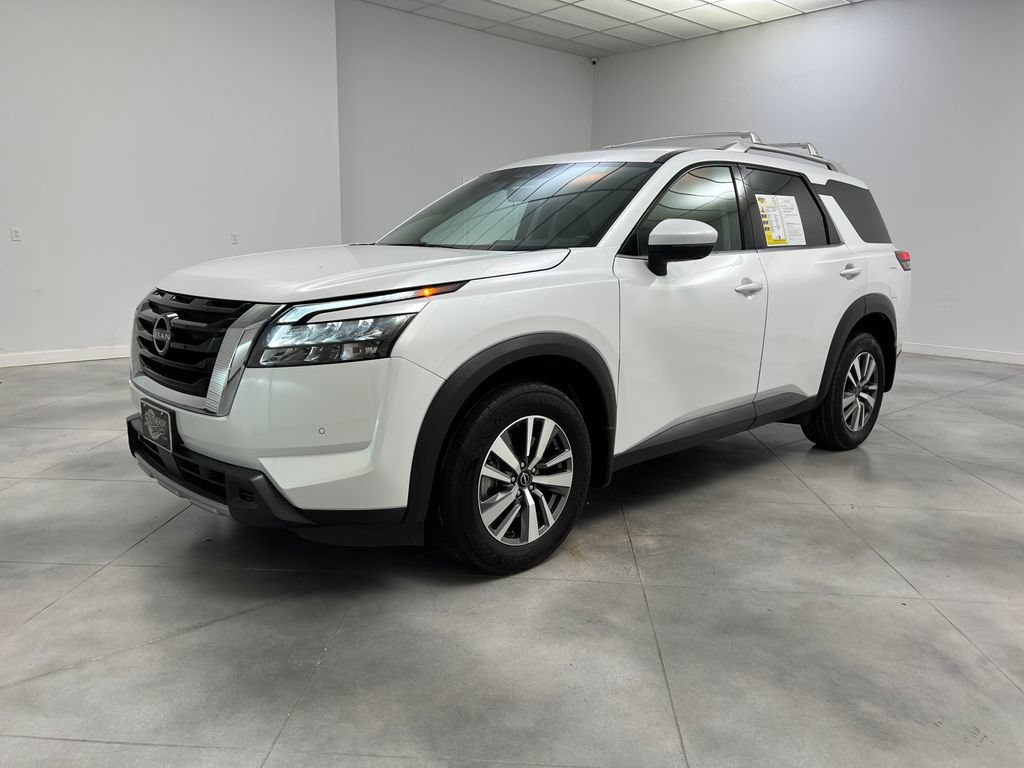 Used 2025 Nissan Pathfinder SL AWD/4WD image 4