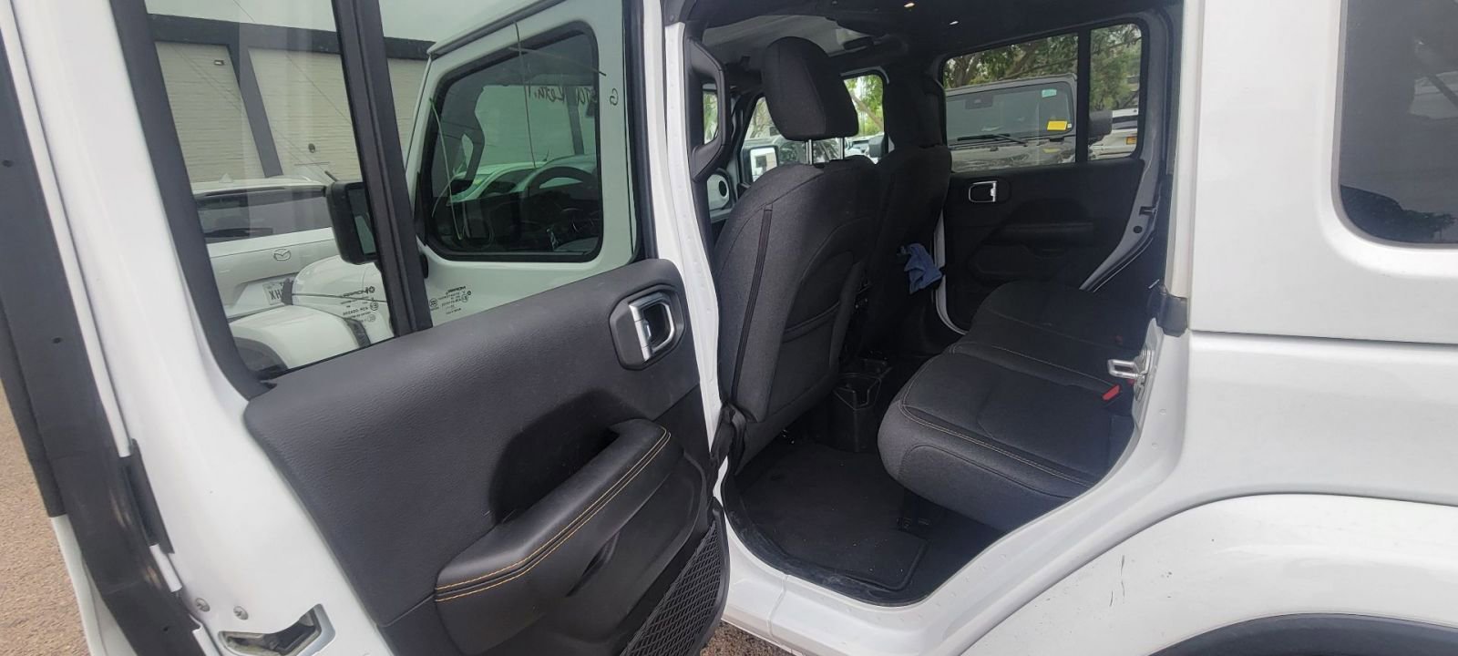 Used 2025 Jeep Wrangler Sahara image 17