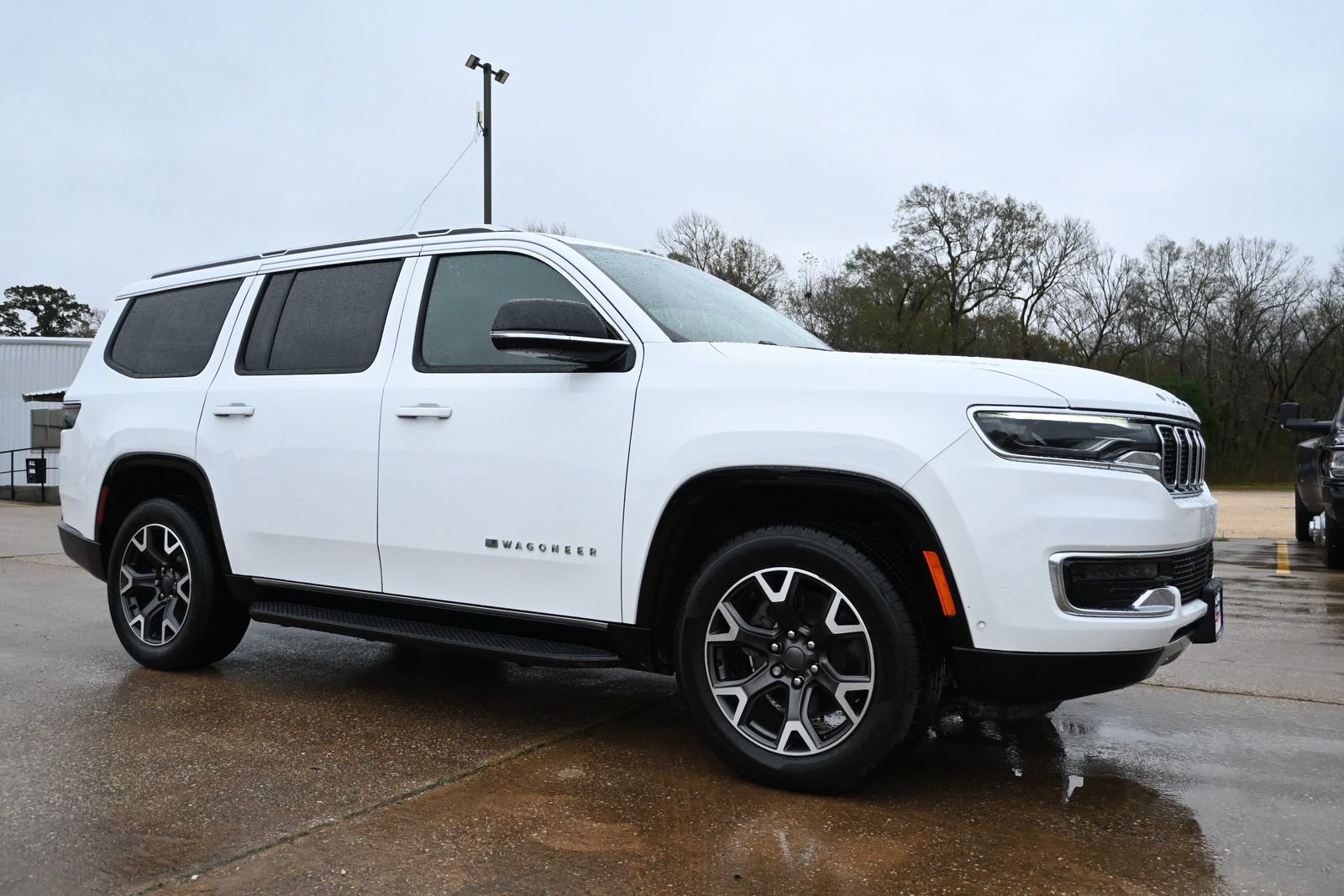 Used 2024 Jeep Wagoneer Series III AWD/4WD image 4