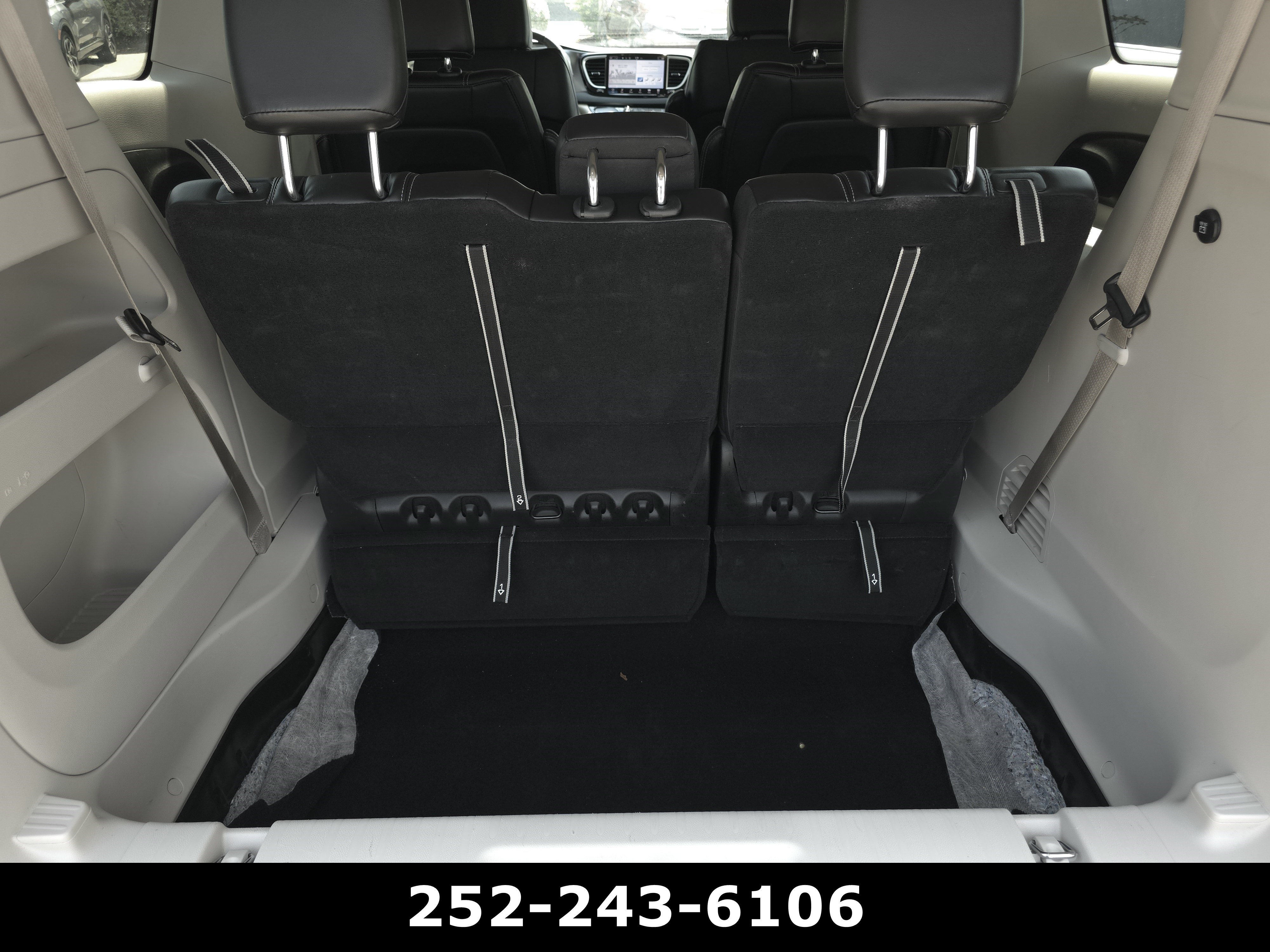 Used 2024 Chrysler Pacifica Touring-L FWD image 34