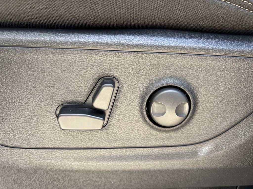 New 2026 RAM 1500 4x4 Crew Cab image 24