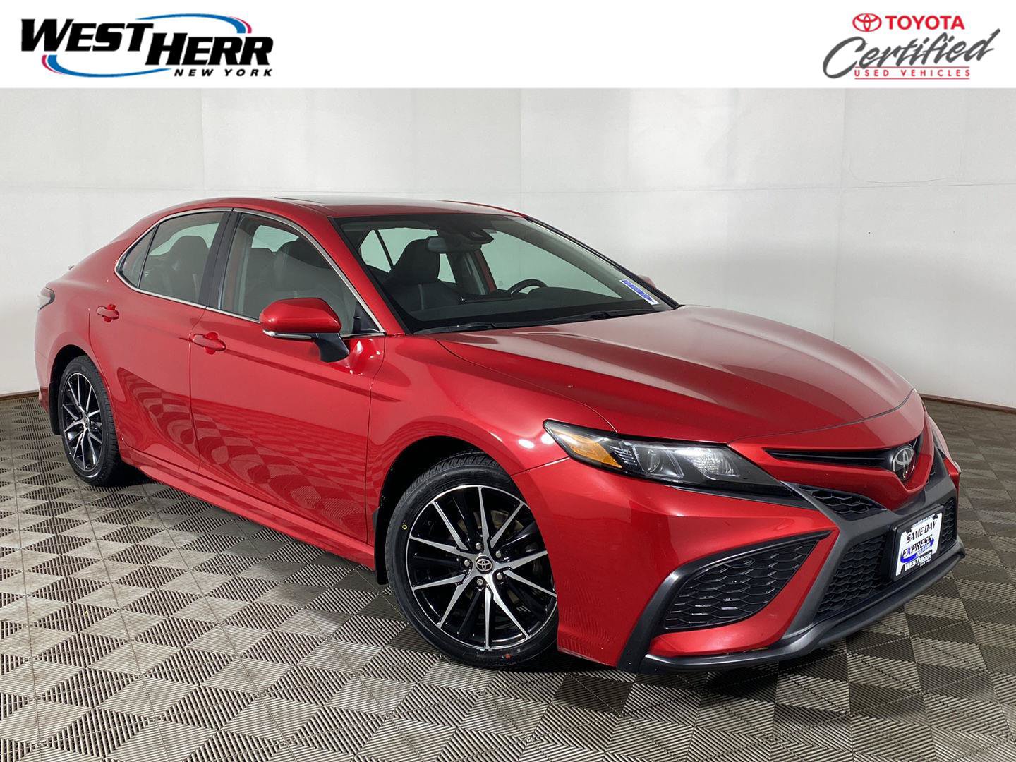 Used 2023 Toyota Camry SE w/ Cold Weather Package FWD image 1