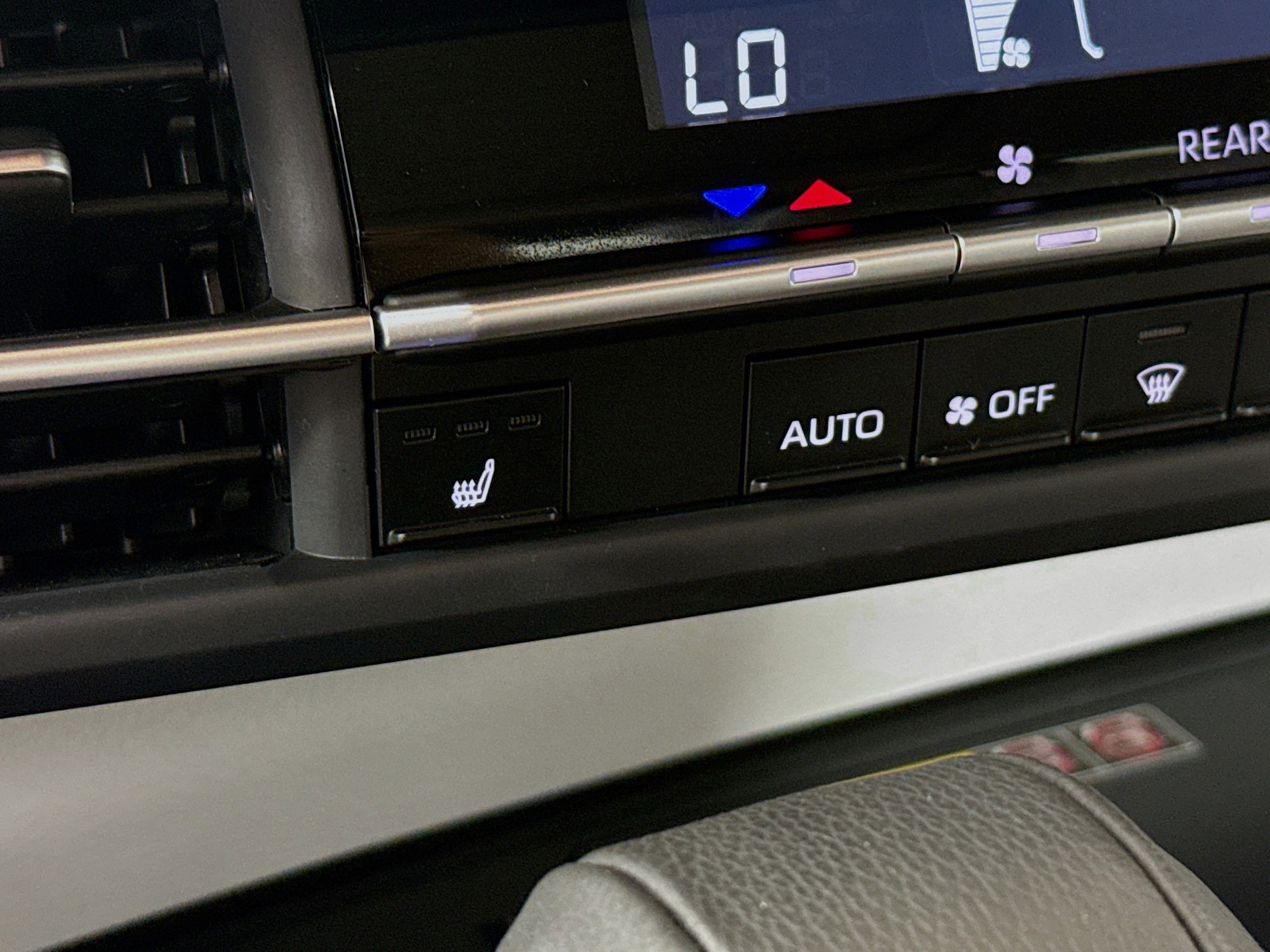 Used 2025 Toyota Sienna XLE FWD image 25