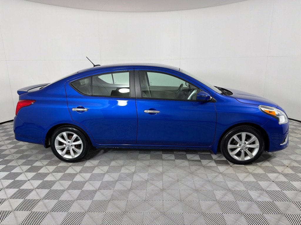 Used 2015 Nissan Versa SL FWD image 4
