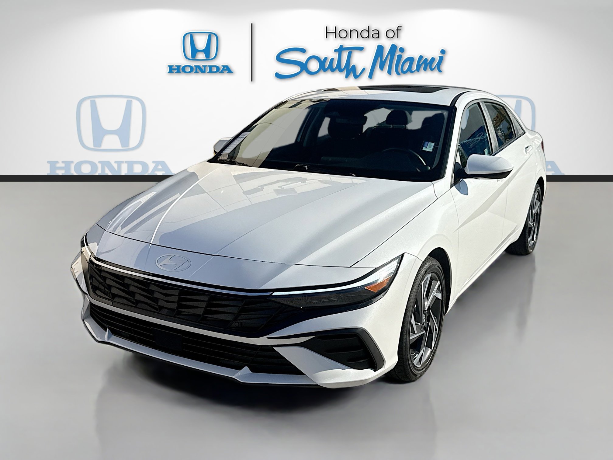 Used 2025 Hyundai Elantra SEL FWD image 3