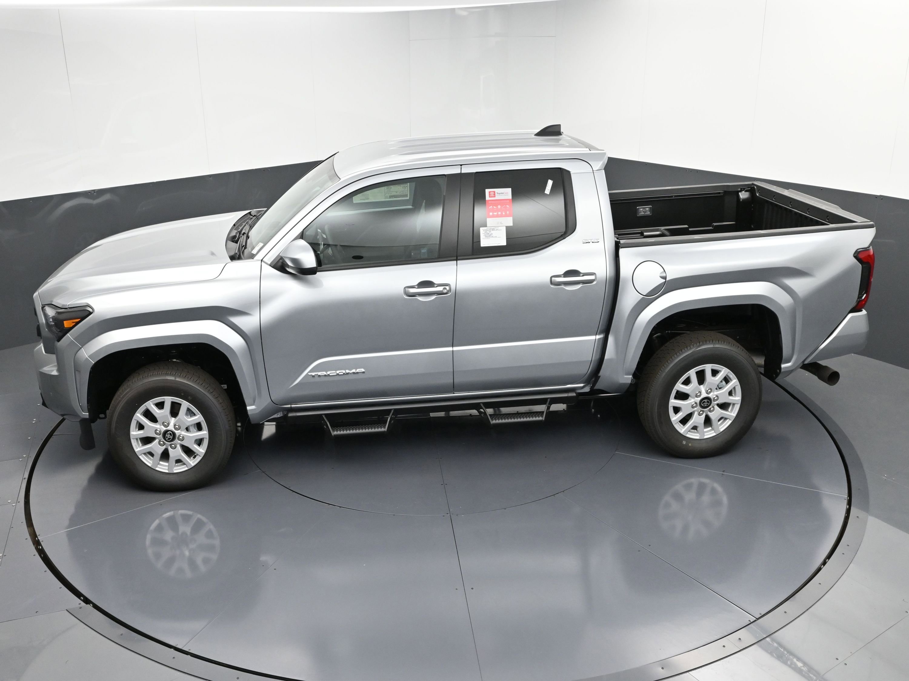 Used 2024 Toyota Tacoma SR5 w/ SR5 Upgrade Package image 41