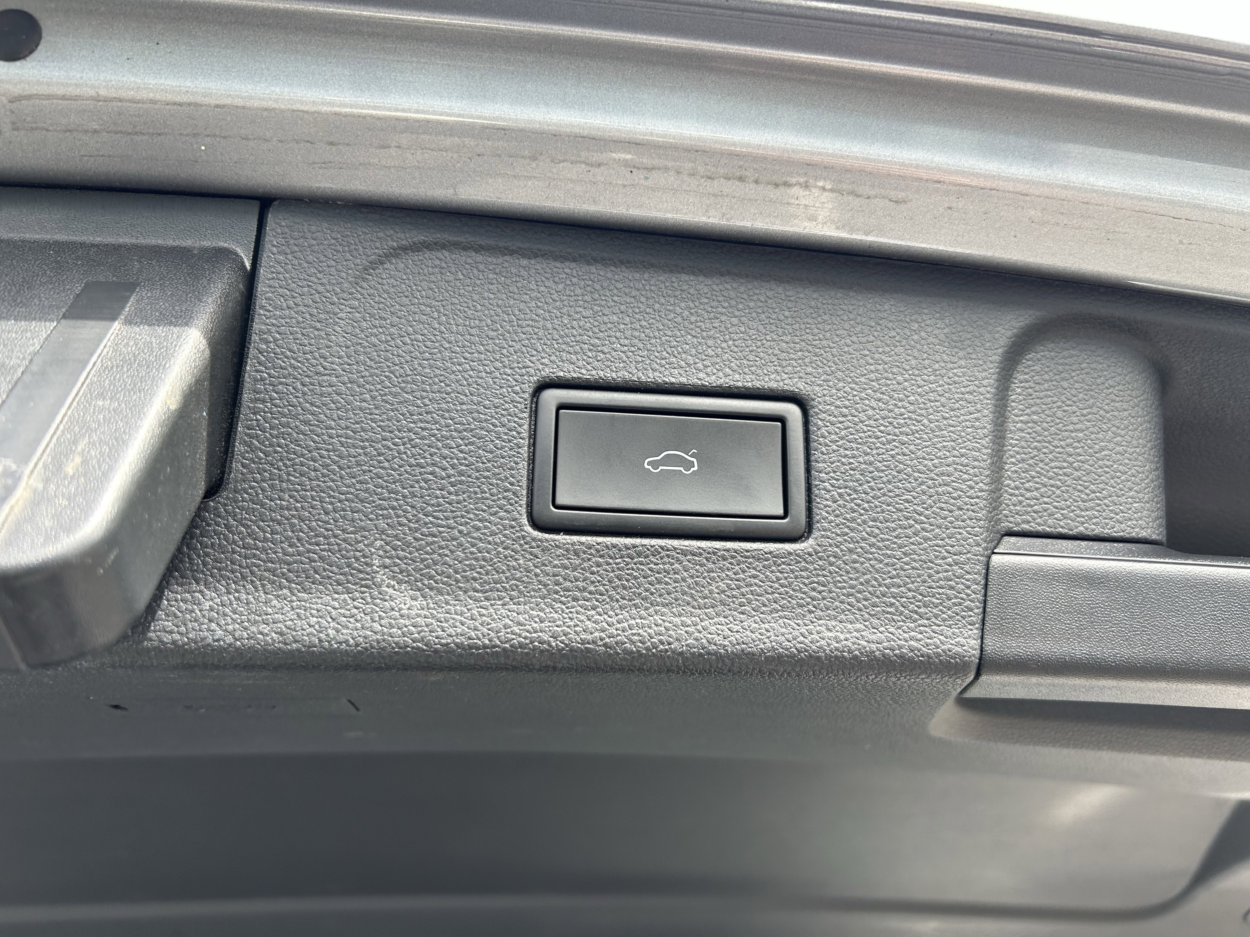 Certified 2022 Volkswagen Atlas SEL Premium image 29