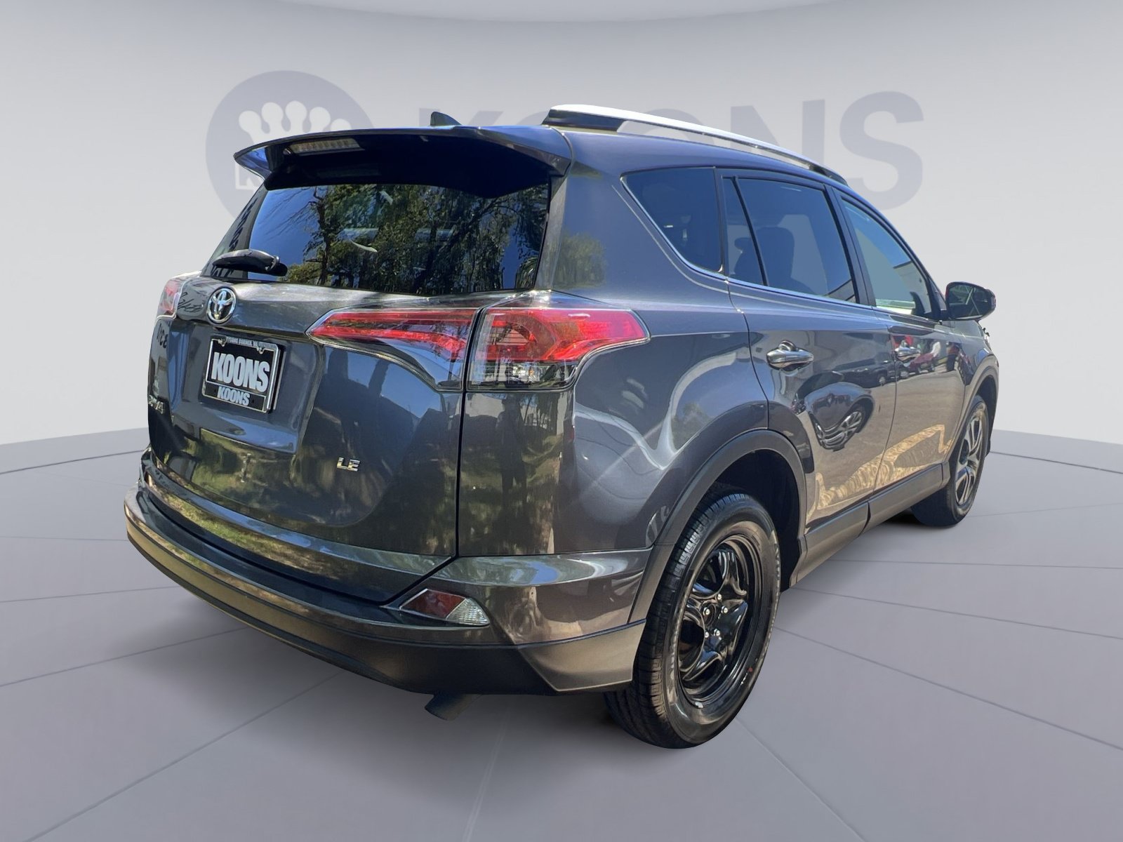 Used 2016 Toyota RAV4 LE FWD image 4