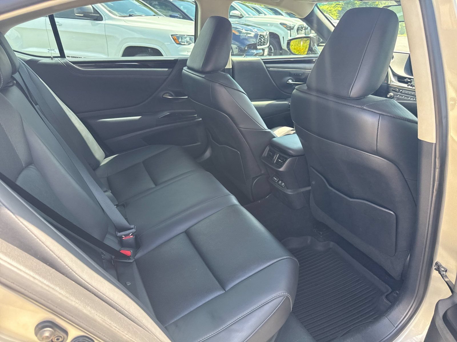 Used 2021 Lexus ES 300h w/ Premium Package FWD image 25