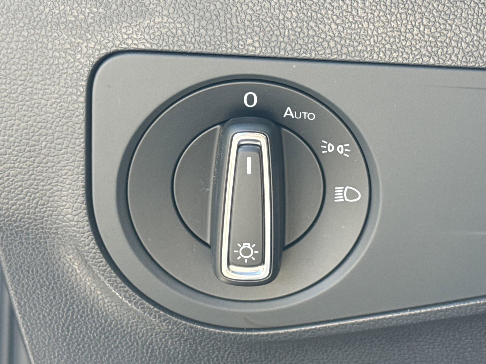 Certified 2023 Volkswagen Tiguan SE R-Line AWD/4WD image 30
