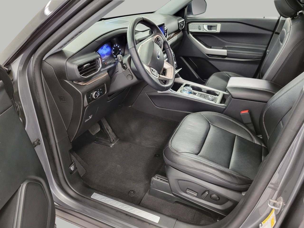 Used 2023 Ford Explorer Limited w/ Equipment Group 301A image 9