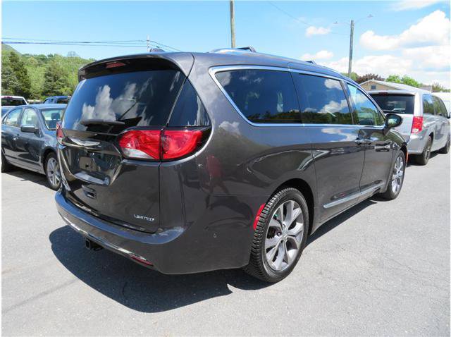 Used 2019 Chrysler Pacifica Limited FWD image 2