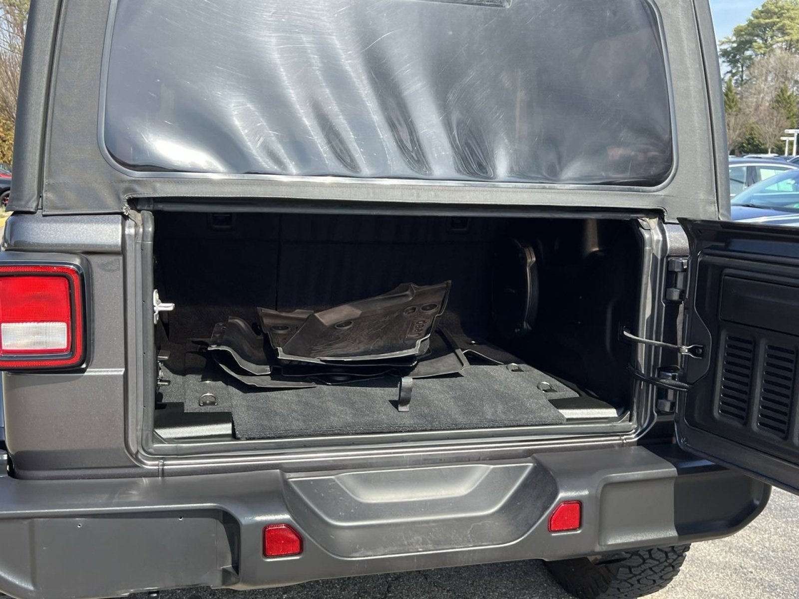 Used 2022 Jeep Wrangler Unlimited Sahara w/ Cold Weather Group image 24