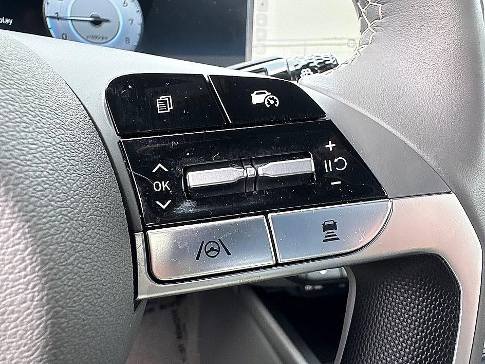 Used 2025 Hyundai Elantra SEL image 18