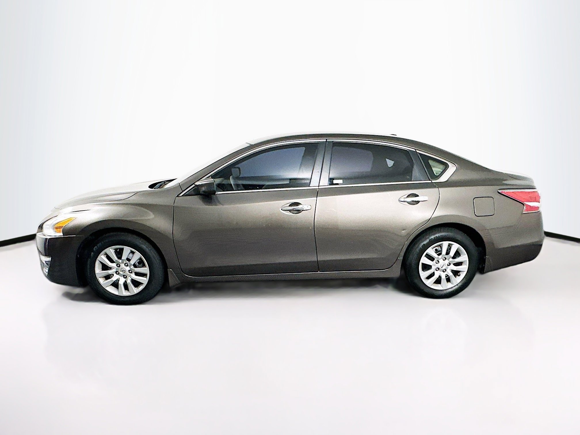 Used 2015 Nissan Altima 2.5 S w/ Power Driver Seat Package FWD image 4