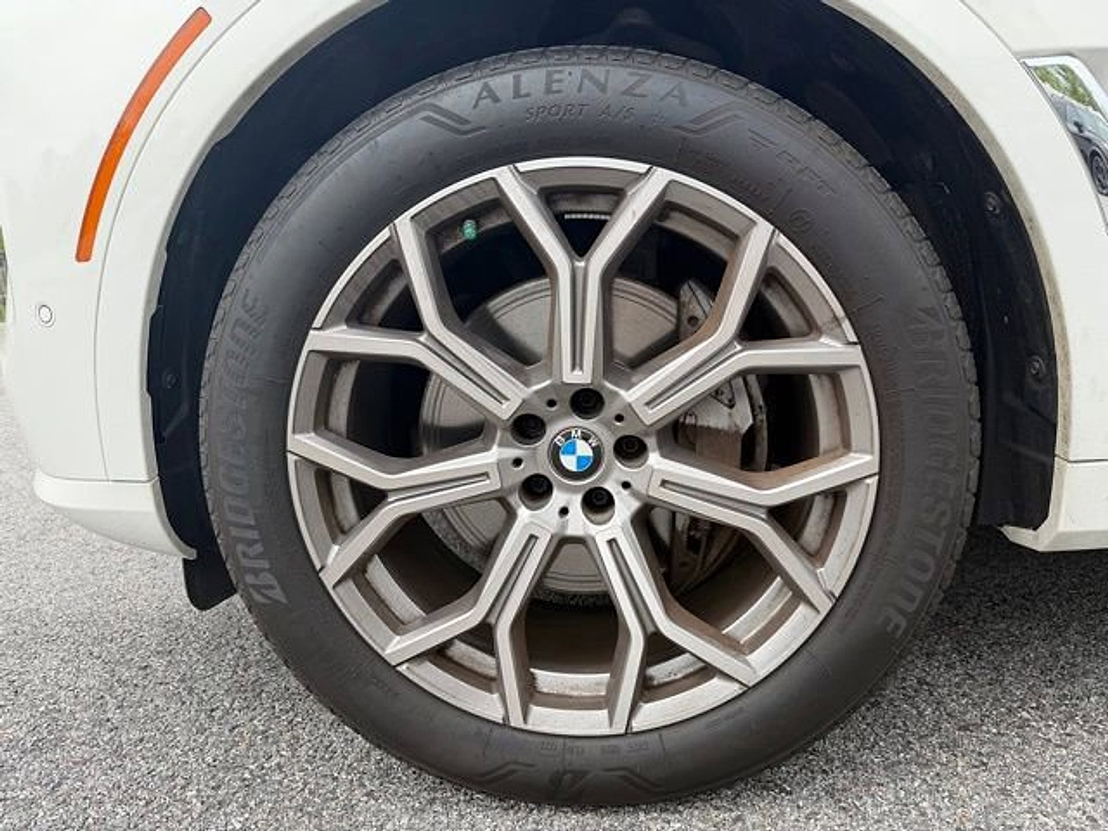 Used 2024 BMW X7 xDrive40i w/ Premium Package AWD/4WD image 24