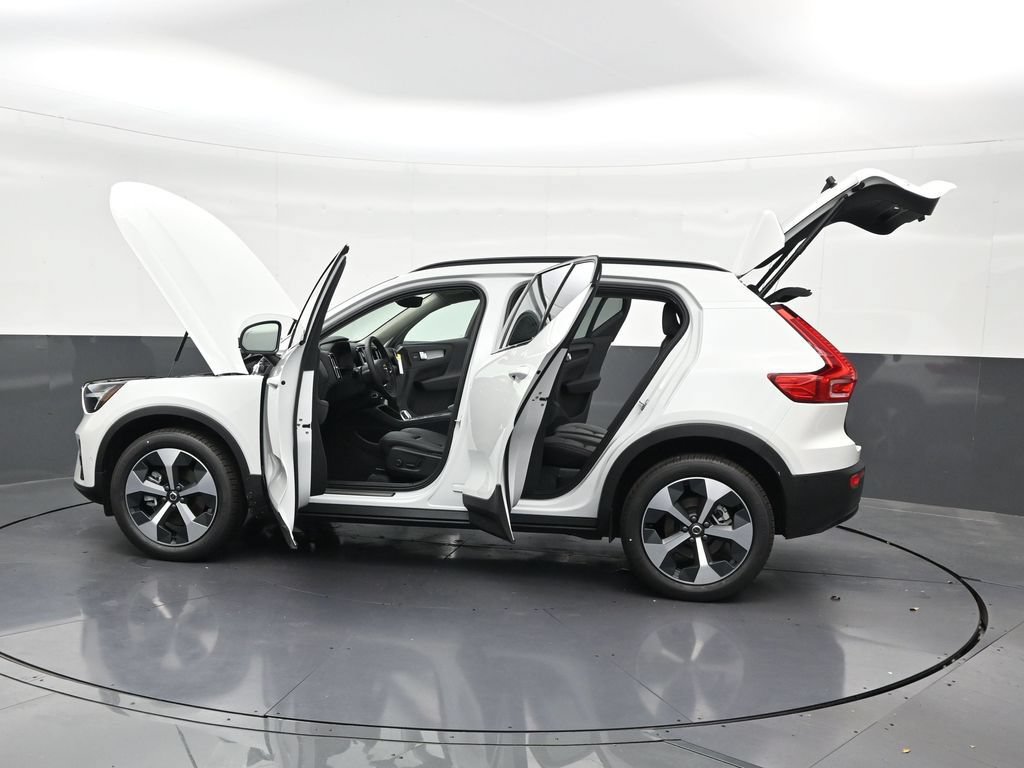 New 2026 Volvo XC40 B5 Plus w/ Climate Package AWD/4WD image 32