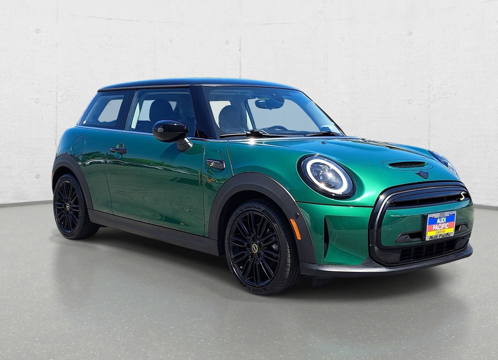 Used 2024 MINI Cooper SE FWD image 3