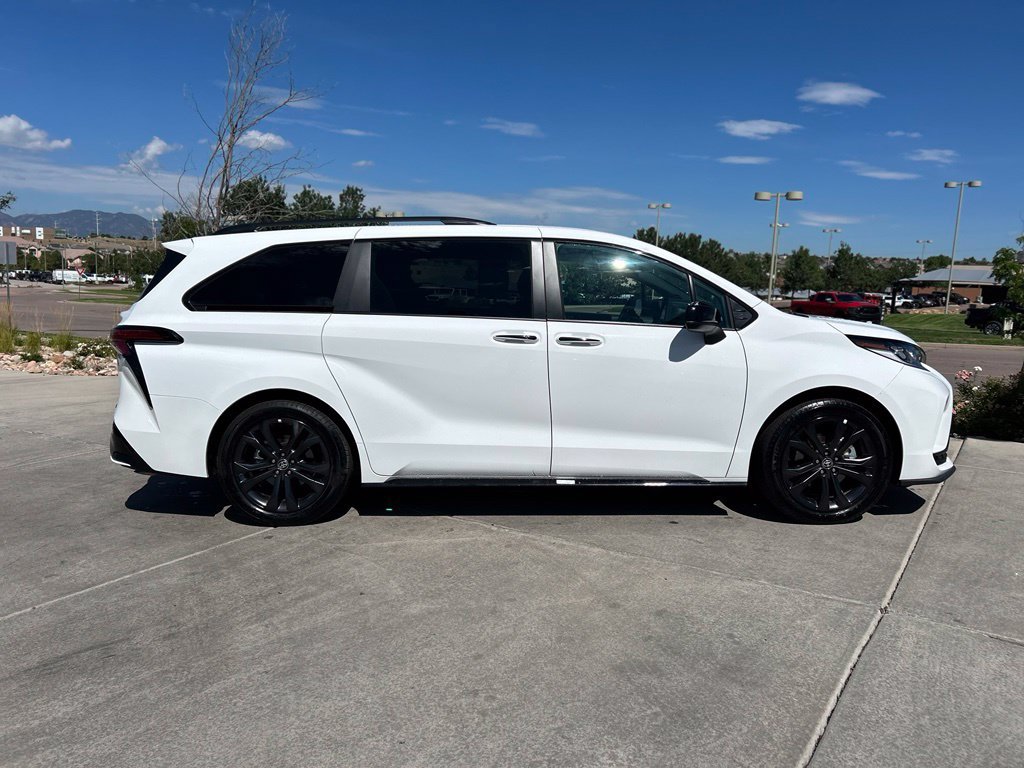 Used 2026 Toyota Sienna XSE FWD image 9
