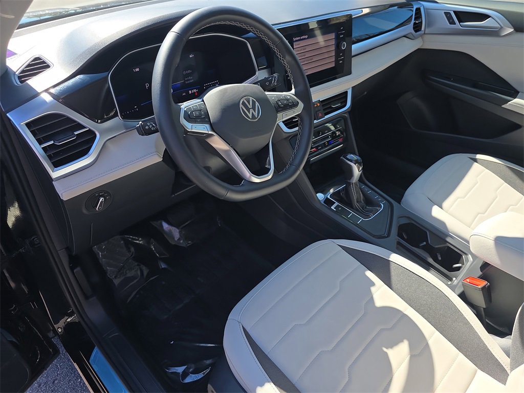 Used 2025 Volkswagen Taos SE image 19