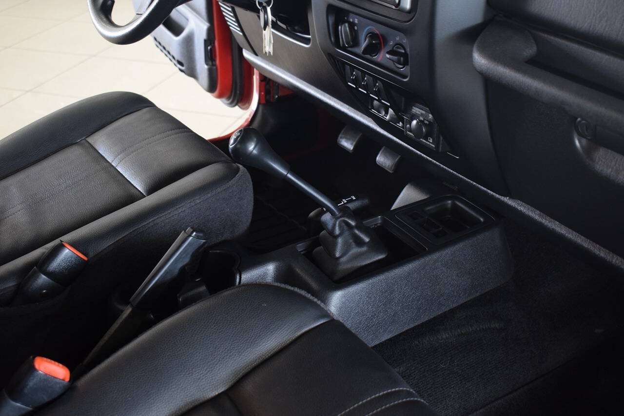 Used 2004 Jeep Wrangler SE AWD/4WD image 26