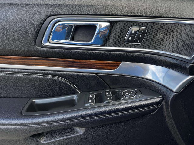 Used 2018 Ford Explorer Limited image 18