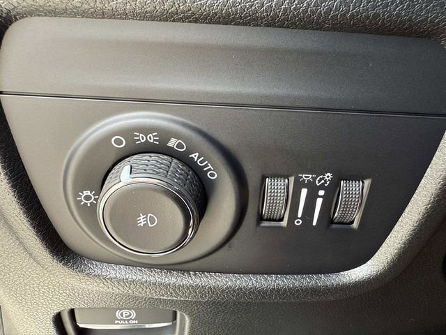 New 2025 Jeep Grand Cherokee Limited w/ Black Appearance Package image 28