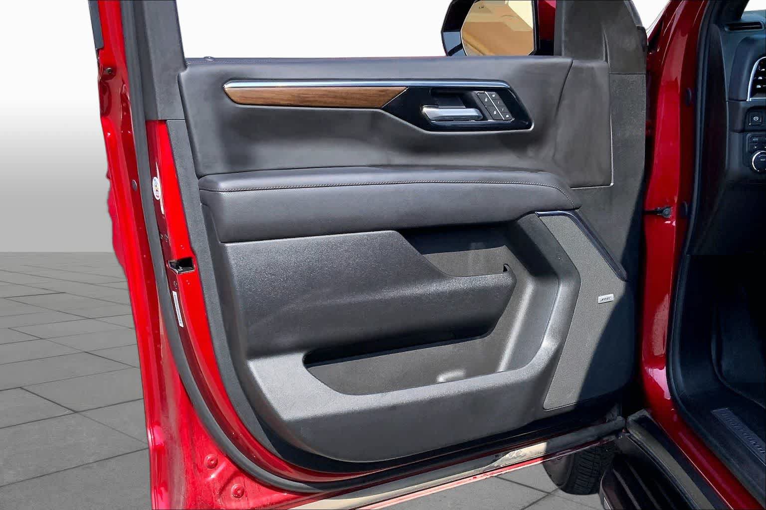Used 2025 Chevrolet Tahoe High Country AWD/4WD image 47