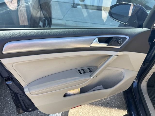 Used 2015 Volkswagen Golf S image 17