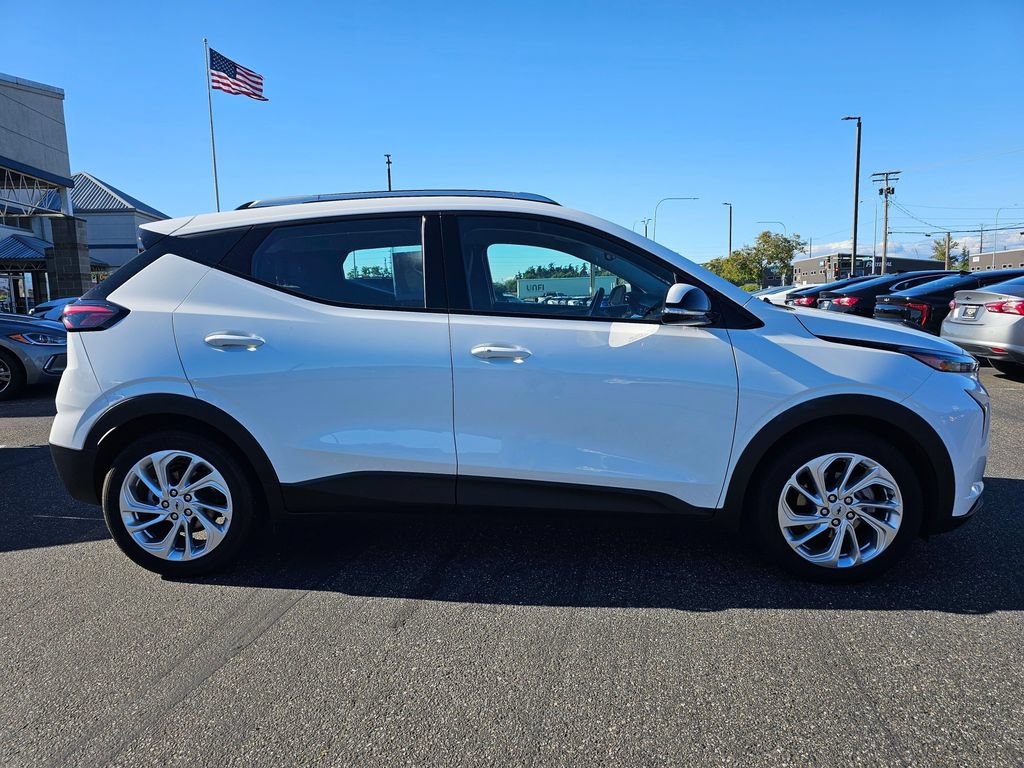 Certified 2023 Chevrolet Bolt EUV LT FWD image 2