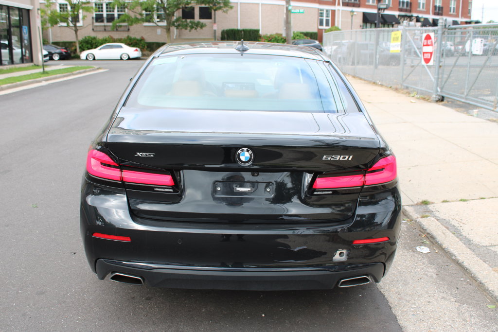 Used 2023 BMW 530i xDrive w/ Premium Package AWD/4WD image 6