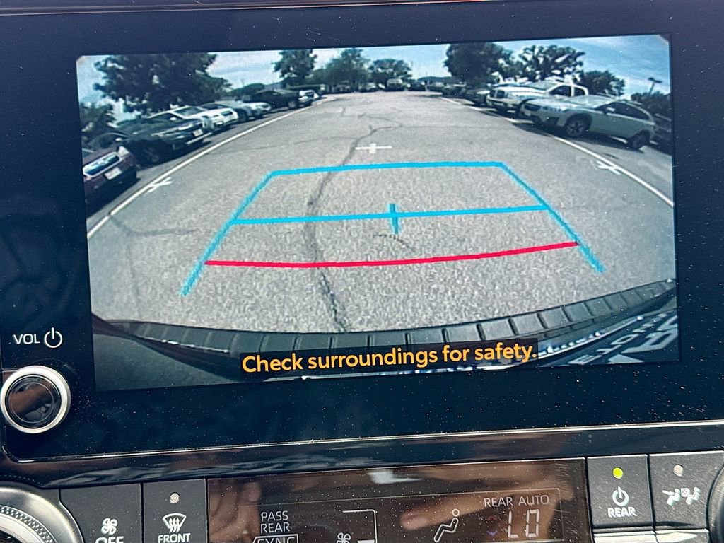 Used 2024 Toyota Highlander XLE AWD/4WD image 17