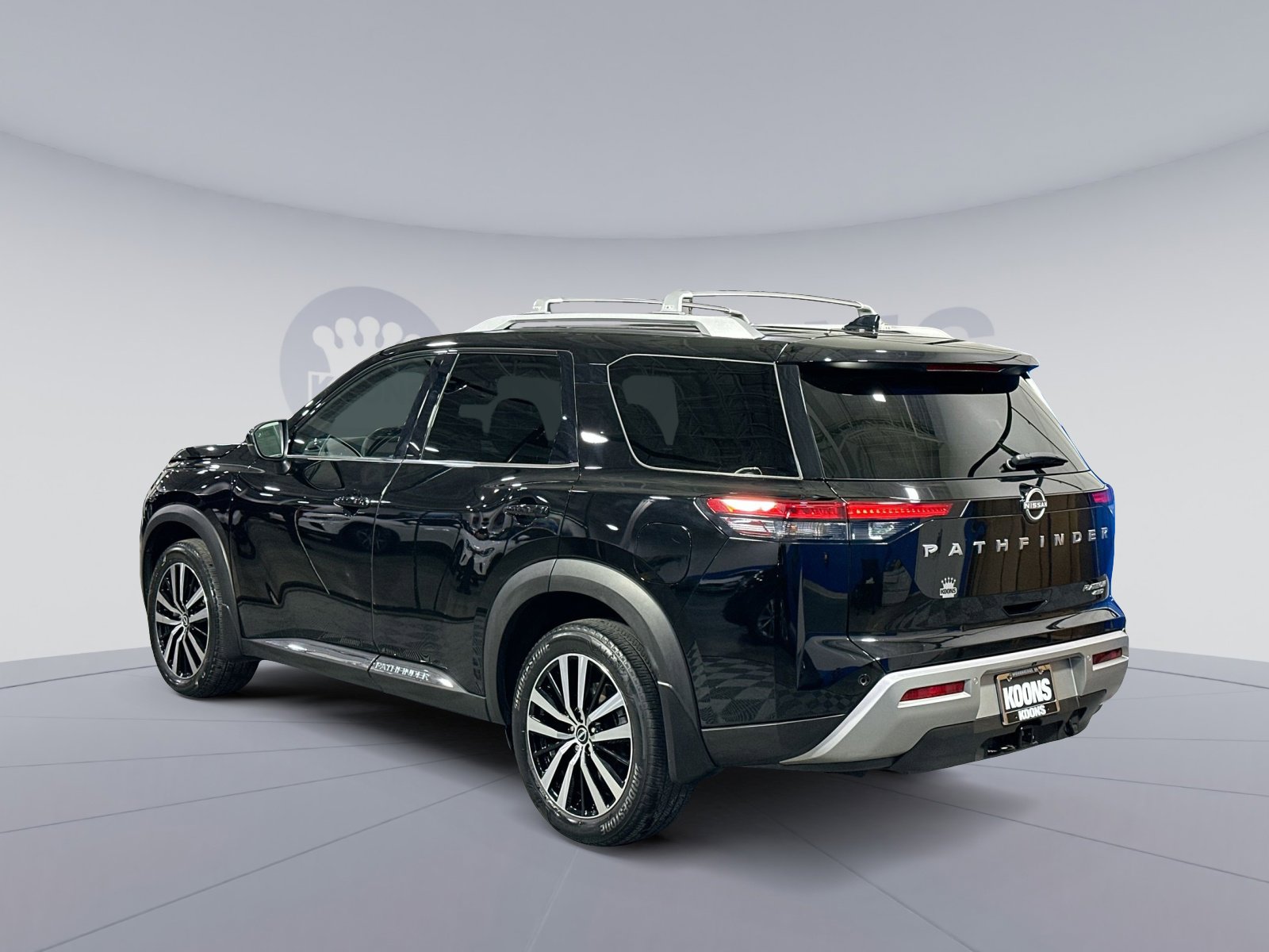 Used 2023 Nissan Pathfinder Platinum image 4