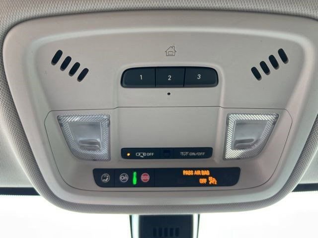 Used 2020 Chevrolet Traverse LT image 21