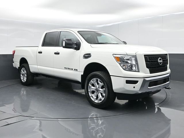 Used 2024 Nissan Titan SV w/ SV Convenience Package image 2