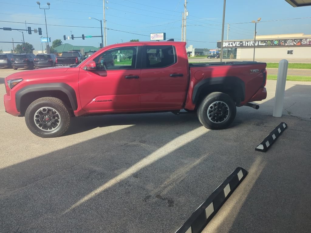 Used 2025 Toyota Tacoma TRD Off-Road AWD/4WD image 6