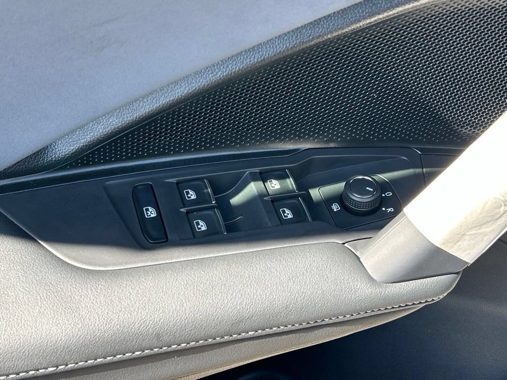 New 2026 Volkswagen Tiguan SE FWD image 19