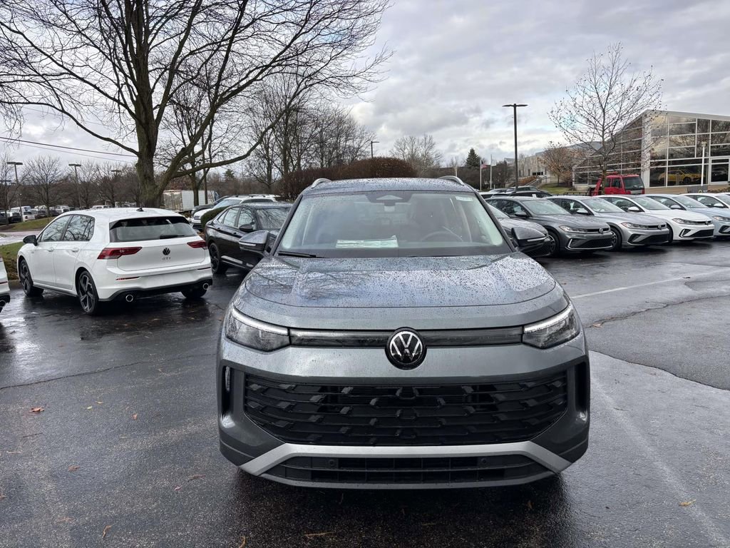 New 2026 Volkswagen Tiguan SE image 2