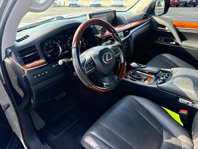 Used 2018 Lexus LX 570 4WD w/ Luxury Package image 23