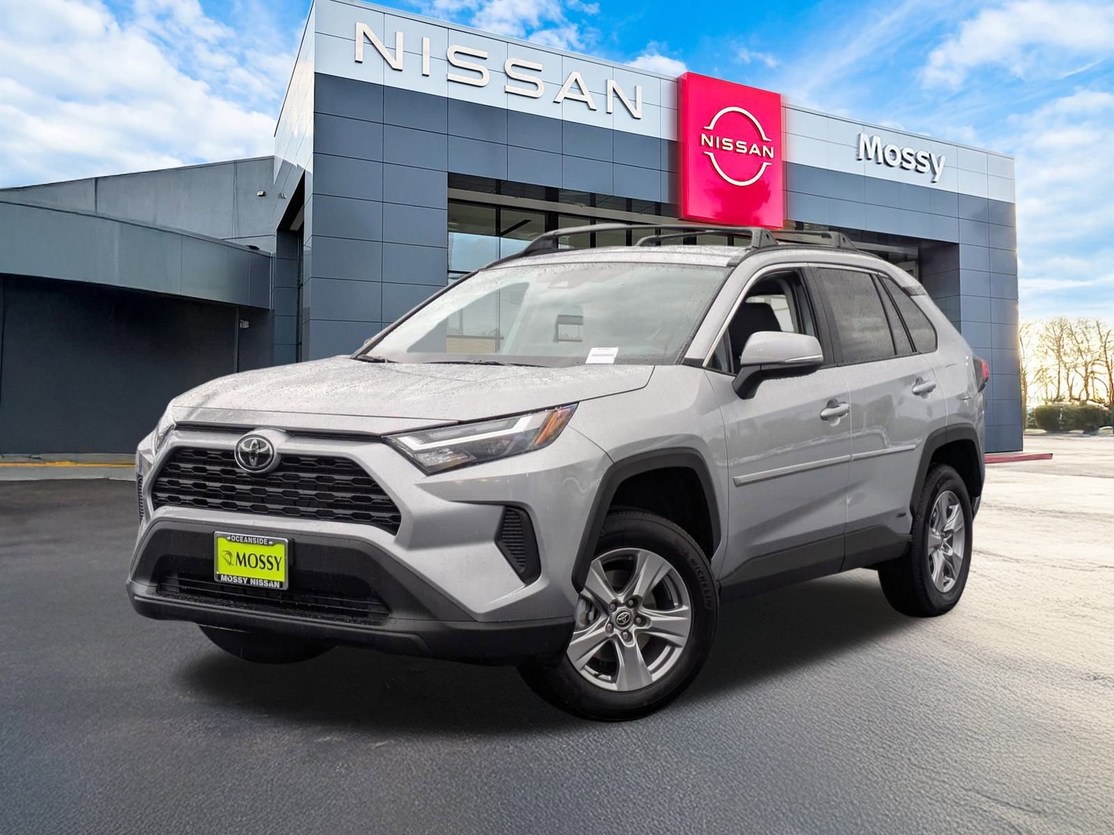 Used 2025 Toyota RAV4 XLE image 1