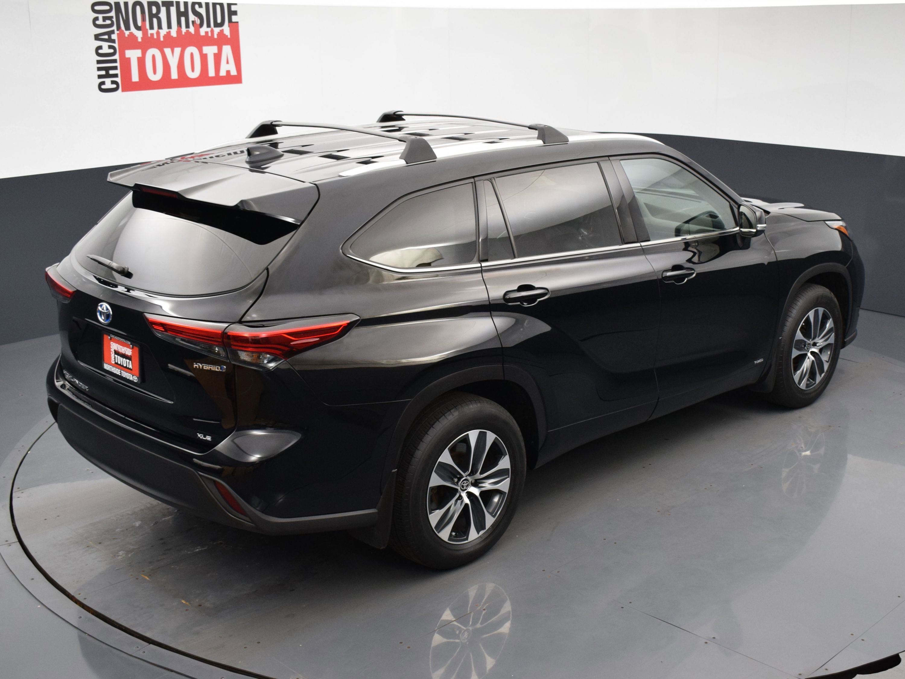 Used 2022 Toyota Highlander XLE AWD/4WD image 25