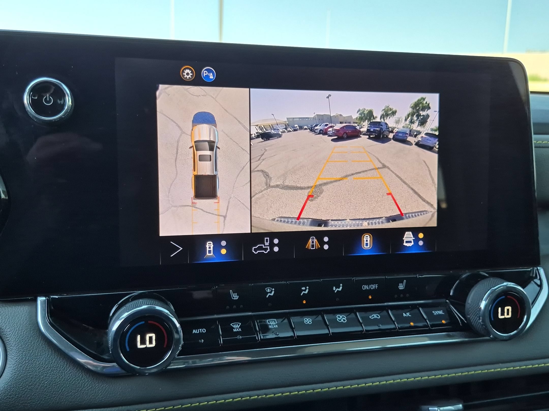 Used 2024 Chevrolet Colorado ZR2 w/ Technology Package AWD/4WD image 18