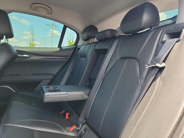 Used 2018 Alfa Romeo Stelvio AWD image 9